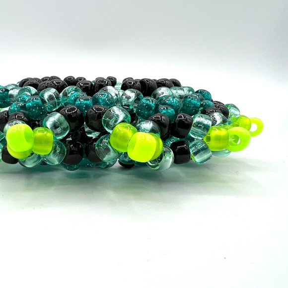 🌊🧪 “Sea Toxin” Kandi Cuff - Picture 4 of 5